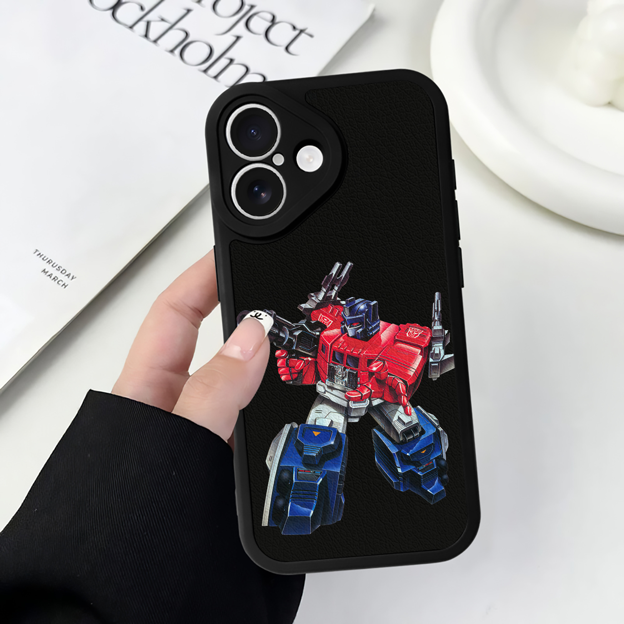 （画像用） Transformers トランスフォーマー 【iPhone 16シリーズ対応】シリコンスマホケース（レザー調） 材質：シリコン